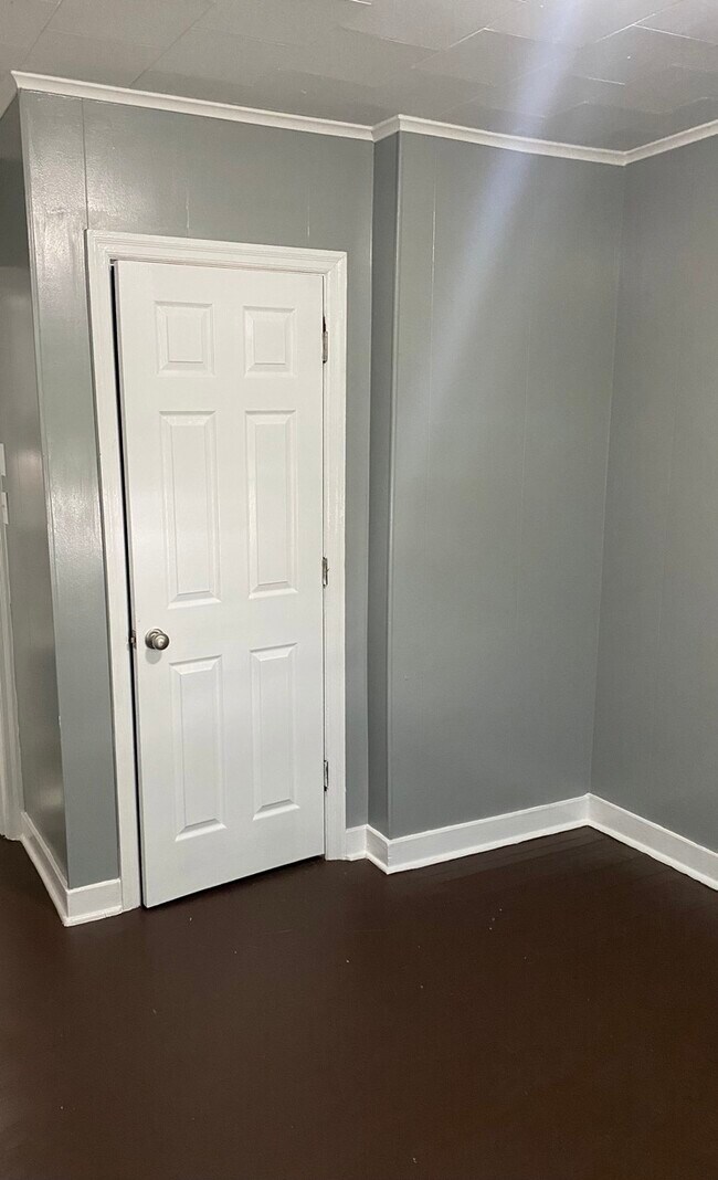 Photo - 2830 Little St