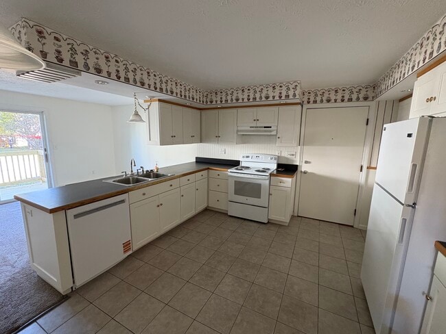 Photo - 66 E Valentine St Unit 2