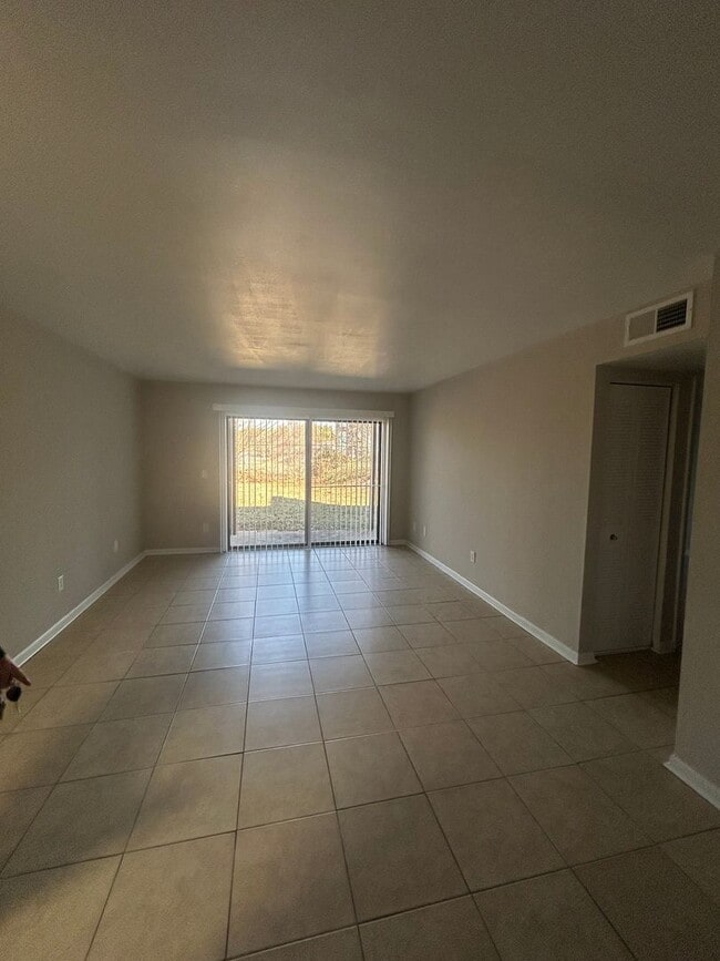 Photo - Spacious One Bedroom Available. Close to University and Downtown Area. Unit #3