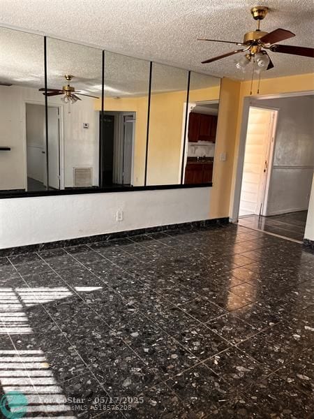 Photo - 5627 Sheridan St