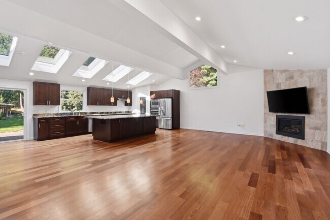 Photo - 3bd/2.5ba Bellevue Home