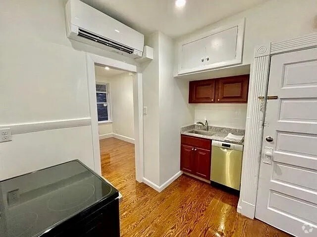 Building Photo - 4 Garden Ct St Unit 2B Rental