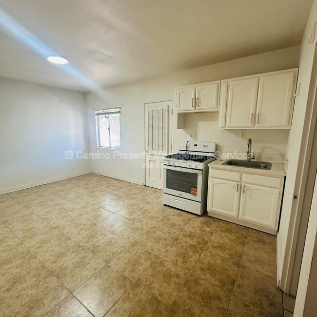 Building Photo - 12014 Molette St