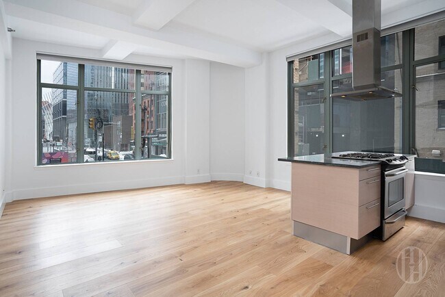 Building Photo - 120 Greenwich St Unit 2C