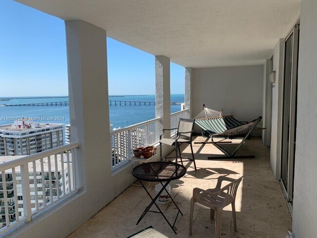 Photo - 170 SE 14th St