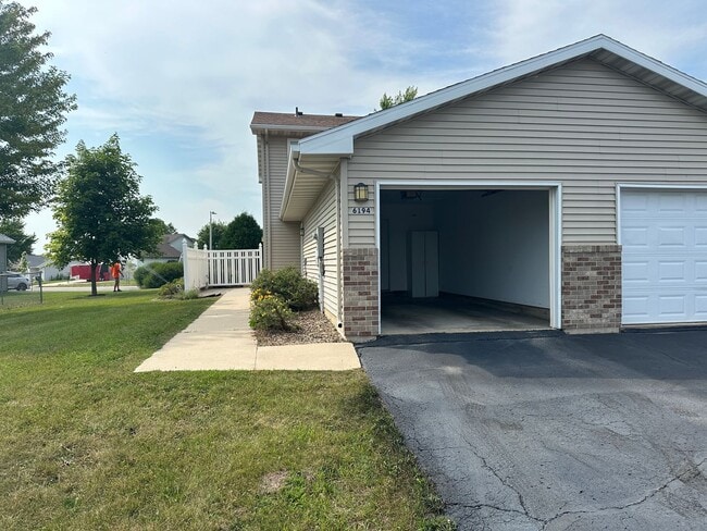 Photo - 6194 S Pointe Dr SW