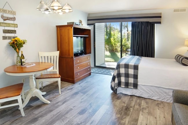 Building Photo - 5680 Creeks Crossing Unit 5680