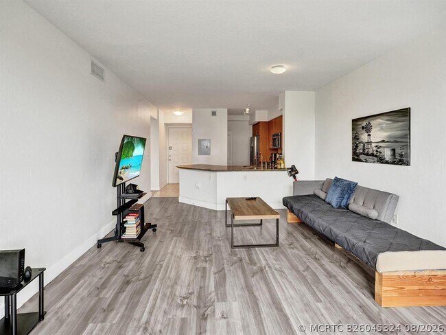 Building Photo - 1830 Radius Dr Unit 526