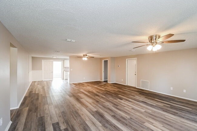 Photo - 2891 Gatling Blvd