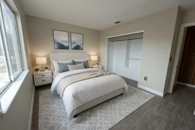 Photo - 21910 Hansen Ave