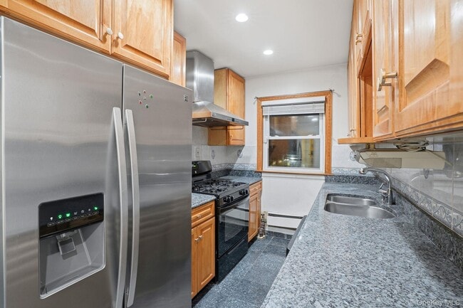 Photo - 82-01-82251 251st St