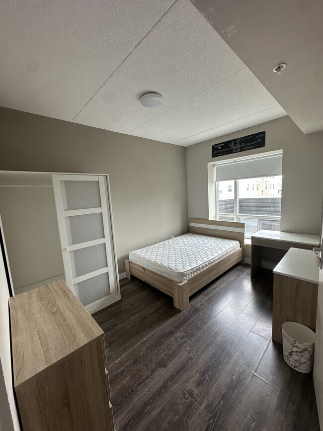 Photo - 280 Lester St
