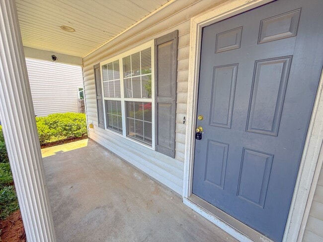 Photo - 3 Bedroom 2.5 Bath Single Family Home with Fenced Backyard!
