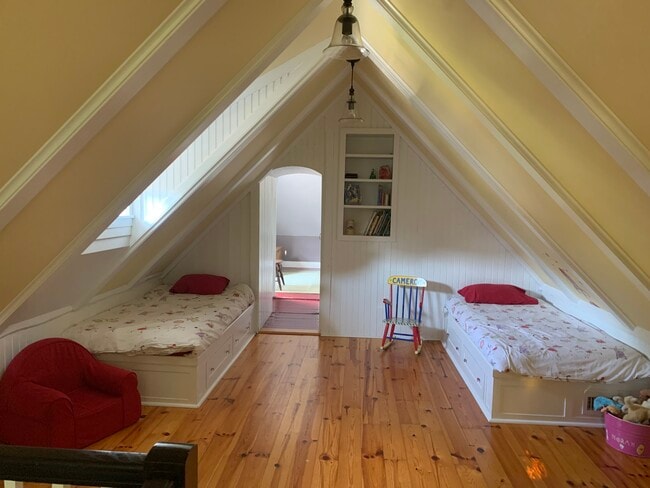 Dormitorio de paso en la planta superior - 590 Craigville Beach Rd