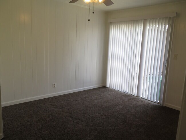 Photo - 2553-2555 Lloyd Rd Unit 2555