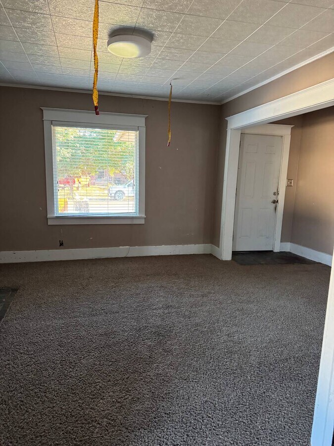 Photo - 137 E Center St