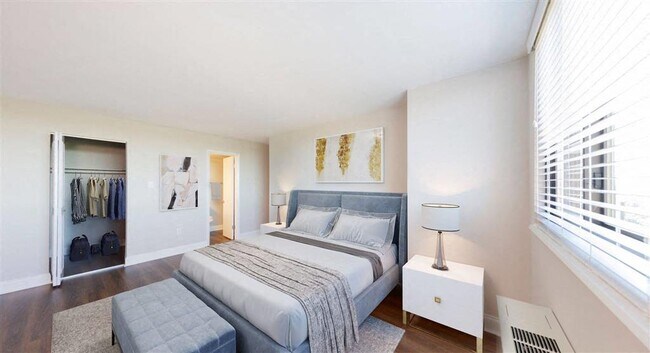 Photo - The Warwick Apartments