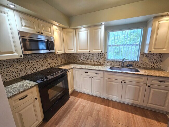 Photo - 3135 Shady Dell Ln Unit 242