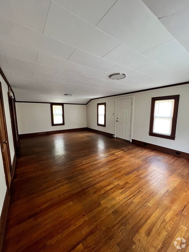 Building Photo - 703 Adderton St Rental
