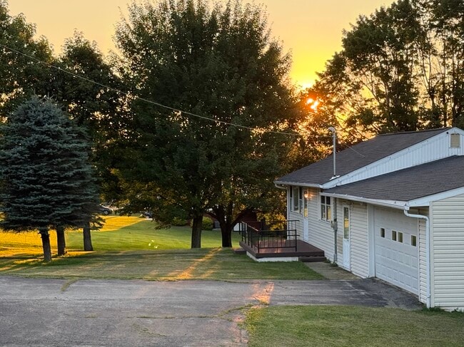 Photo - 945 E Pike Rd