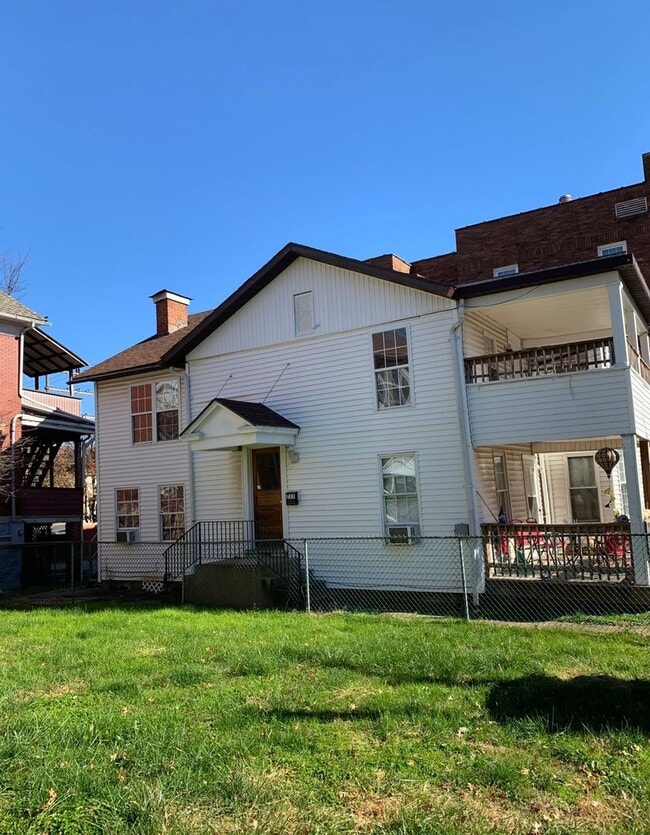 Building Photo - 0211 11th St Unit 211-2