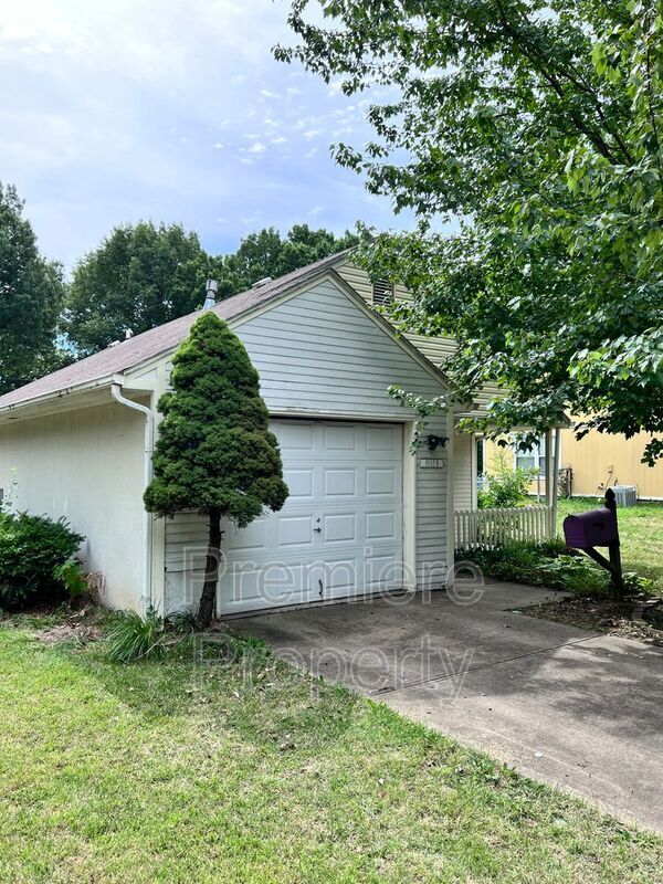 Photo - 8505 Greenwood Rd