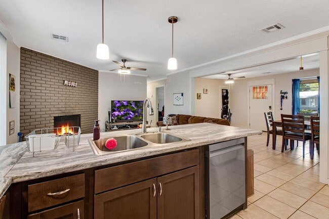 Photo - 876 E Walnut Ave
