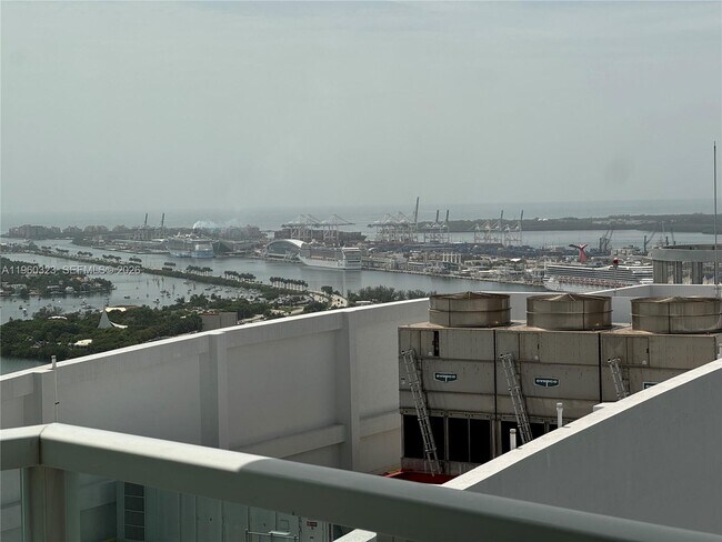 Building Photo - 1900 N Bayshore Dr Unit 4307