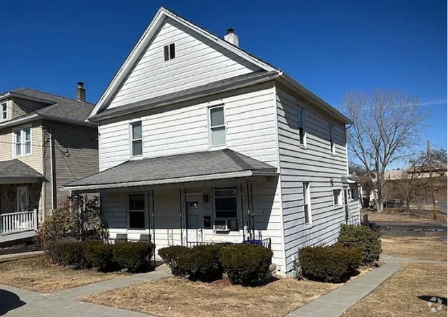 Building Photo - 1502 W Locust St Unit Lower Rental