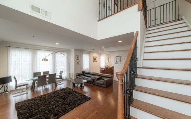 Photo - 11 Washington Pl