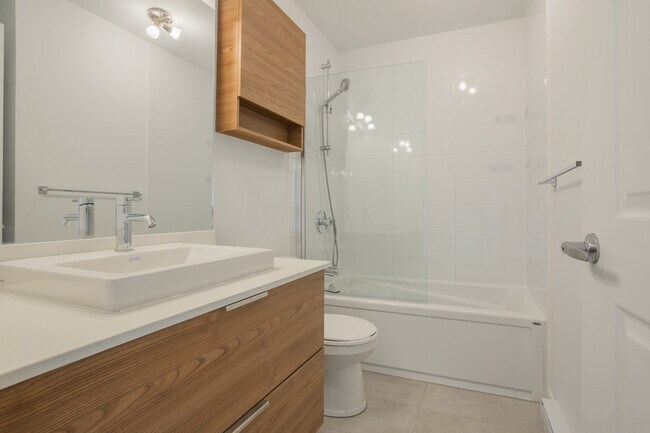 Photo - 2929 VICTORIA