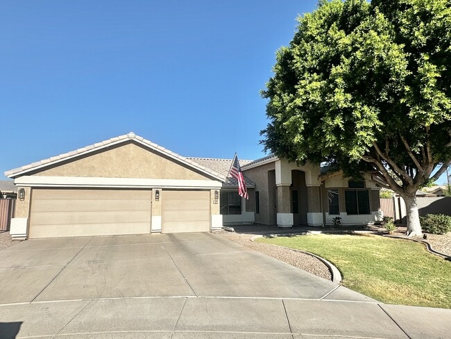 Building Photo - 723 W Leah Ct