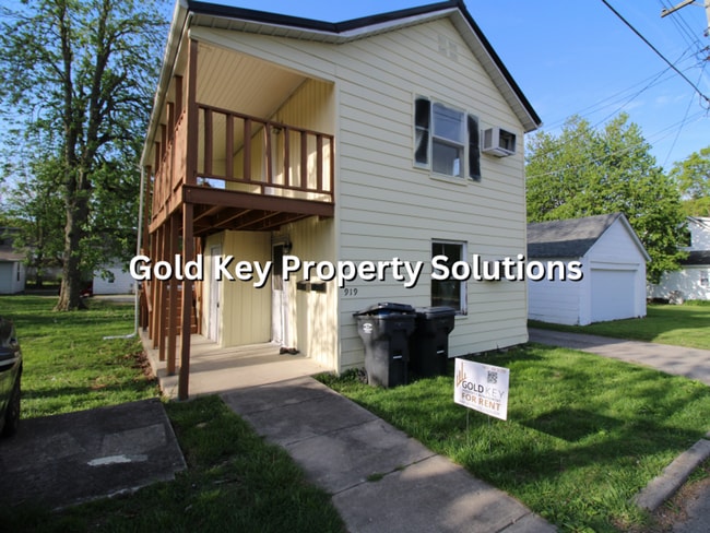 Building Photo - 919 E 6th St Unit 919 E 6th St Apt 2