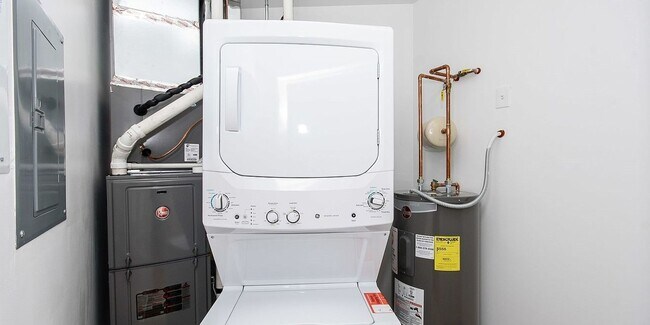 Photo - Beautiful, Updated 2bd/1bth heart of Ukrainian Village, Avail 7/1! Unit 2119 Chicago 2F