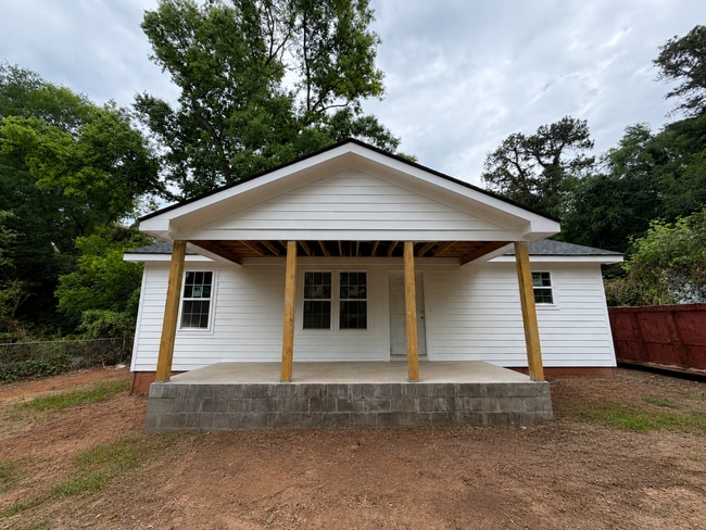 Building Photo - CHARMING COTTAGE AVAILABLE AUGUST OR JULY 2026!