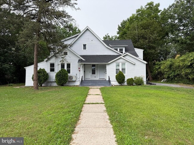 Building Photo - 42 N Cove Rd Unit B-B Rental