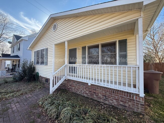 Building Photo - 1921 Bradford St