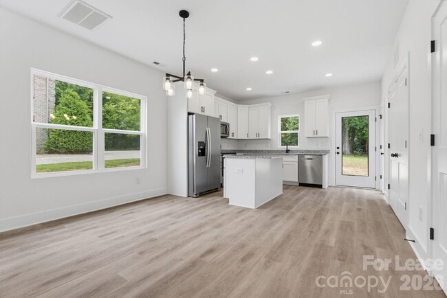 Photo - 104 Maple Ave NW