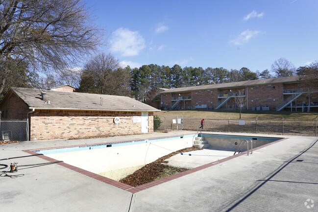 Photo - Shallowford Gardens Apartments