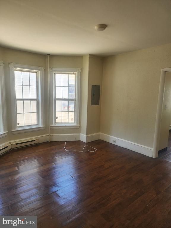Photo - 203 W McNeal St