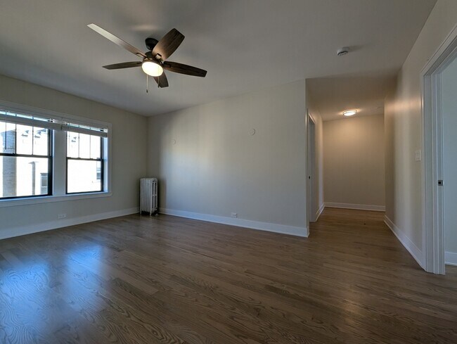 Photo - 1952 W Wilson Ave Unit 3