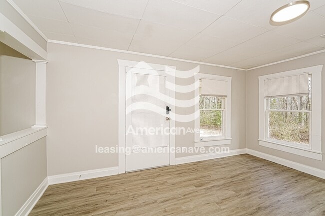 Photo - 917 School Terrace