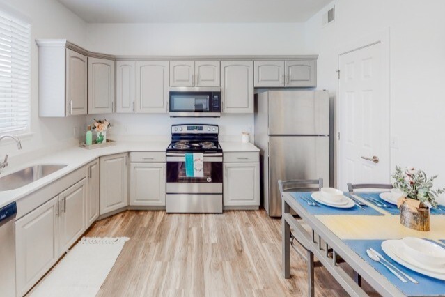 Courtside Apartments - Courtside Apartments