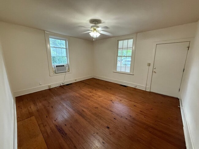 Photo - Charming Historic Home – Spacious 2-Bedroo... Unit 530