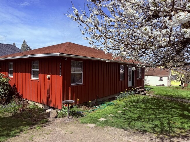 Building Photo - 31545 NW Hillcrest St