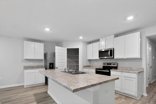 Building Photo - 6817 Interlachen Ln
