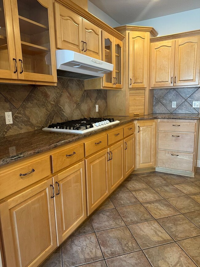 Photo - Located in the desirable Eagle Point Golf ...