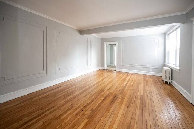 Photo - English Manor Apartments