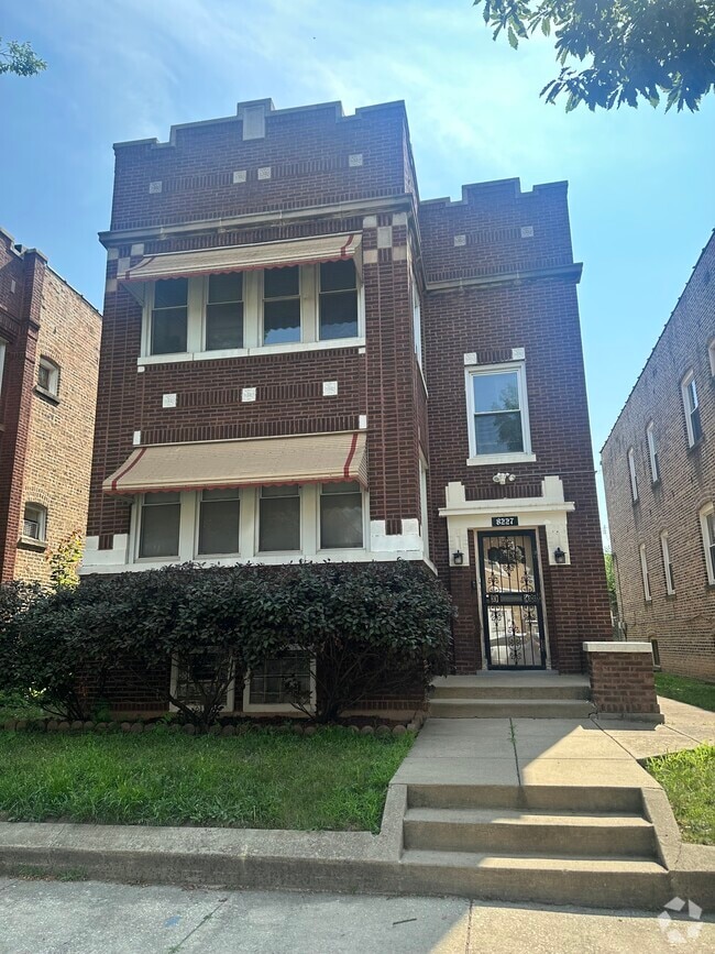 Building Photo - 8227 S Green St Unit 2nd floor Rental