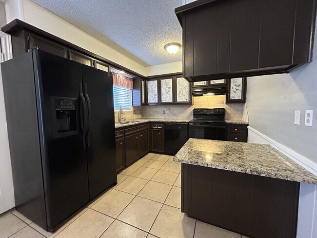 Photo - Duplex Located Minutes From Shopping, Entertainment & Restaurants!